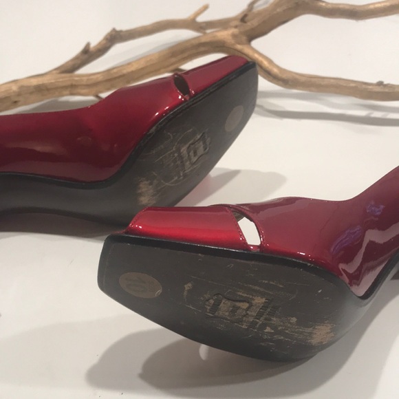 STUART WEITZMAN max red quasar patent pumps 10 - Picture 4 of 8